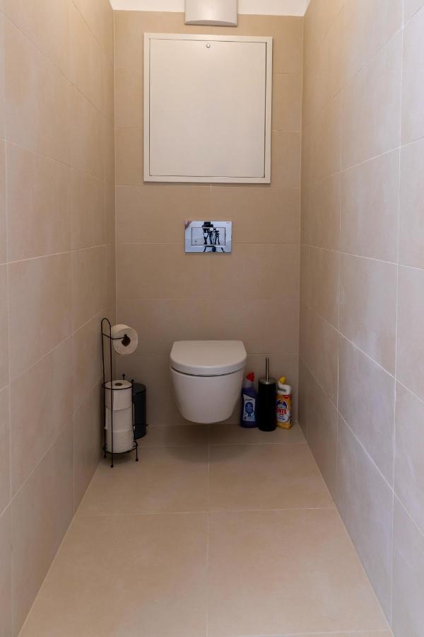 Maureen Lovely 2 Bedroom Unit With Community Pool Vienna Exterior photo