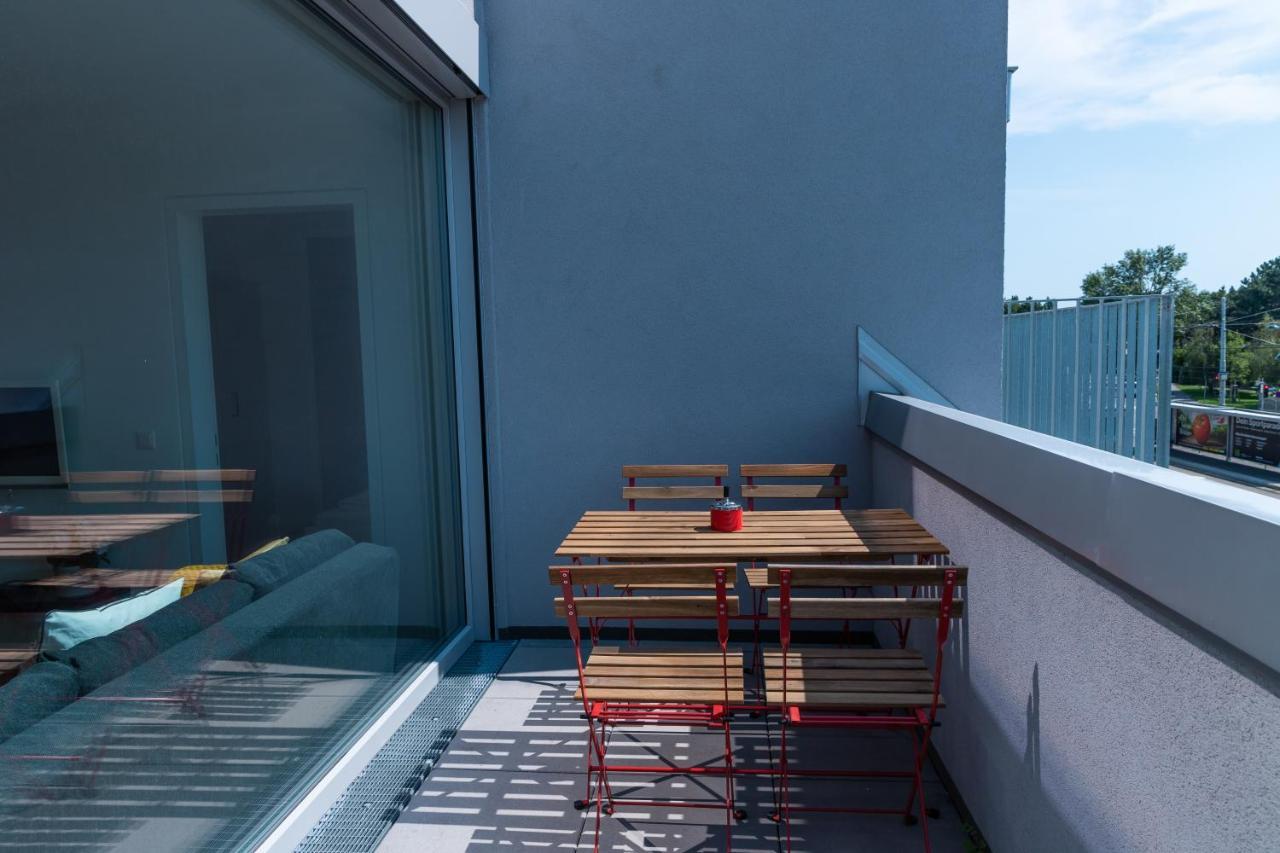 Maureen Lovely 2 Bedroom Unit With Community Pool Vienna Exterior photo