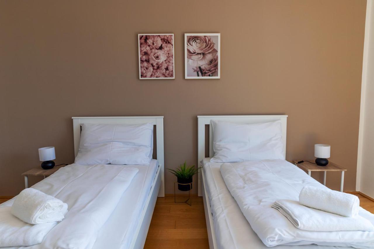 Maureen Lovely 2 Bedroom Unit With Community Pool Vienna Exterior photo
